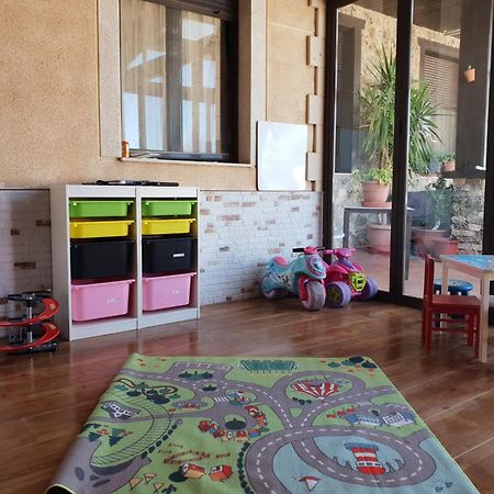 Carboneras de Guadazaón Hostal Cabanas מראה חיצוני תמונה