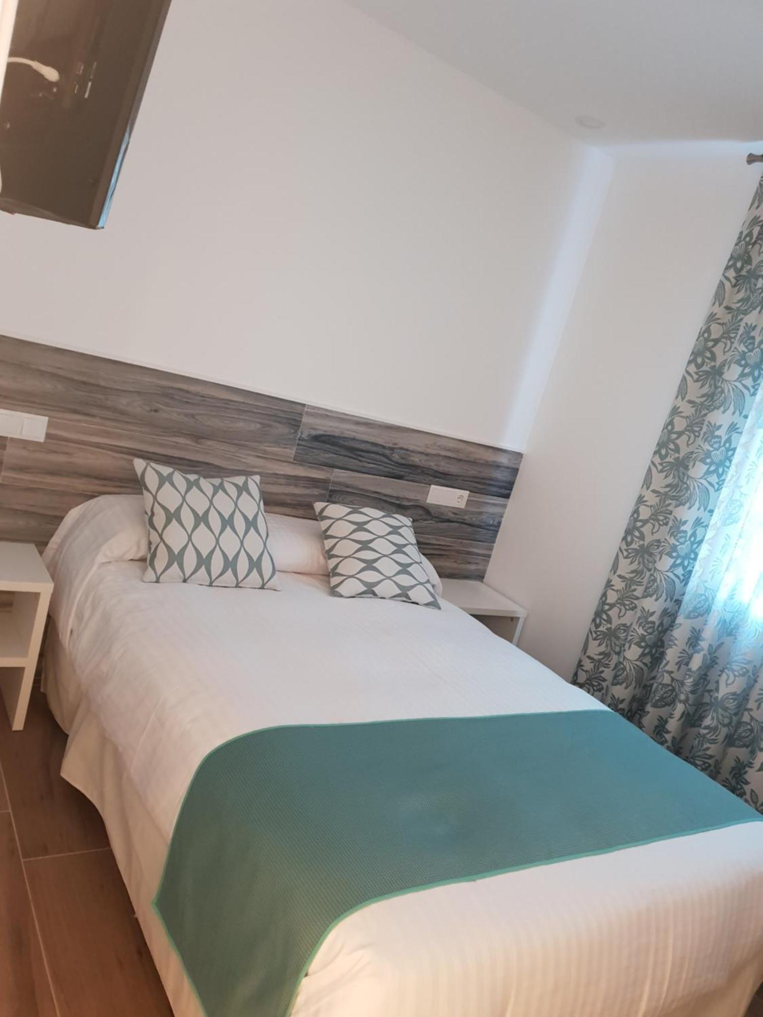 Carboneras de Guadazaón Hostal Cabanas מראה חיצוני תמונה