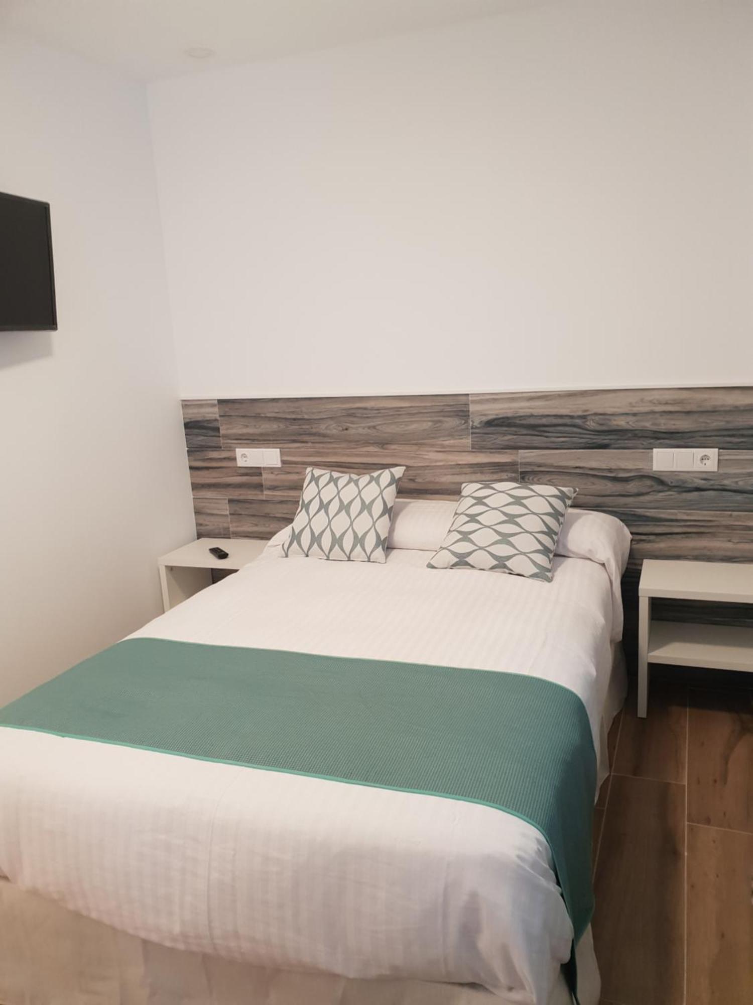 Carboneras de Guadazaón Hostal Cabanas מראה חיצוני תמונה