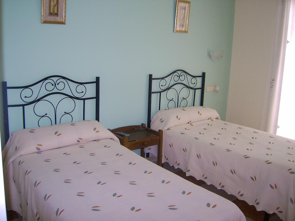 Carboneras de Guadazaón Hostal Cabanas חדר תמונה