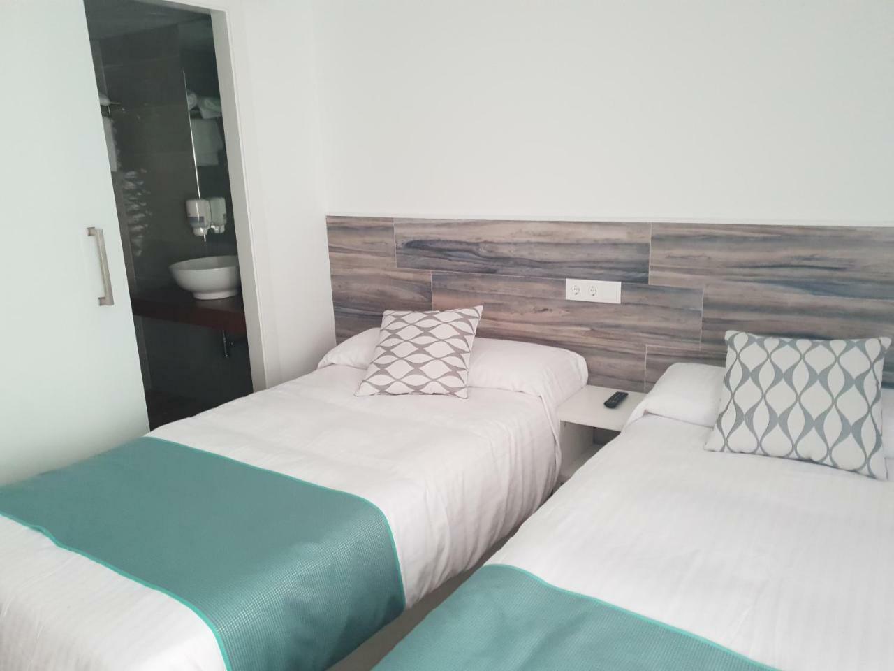 Carboneras de Guadazaón Hostal Cabanas מראה חיצוני תמונה